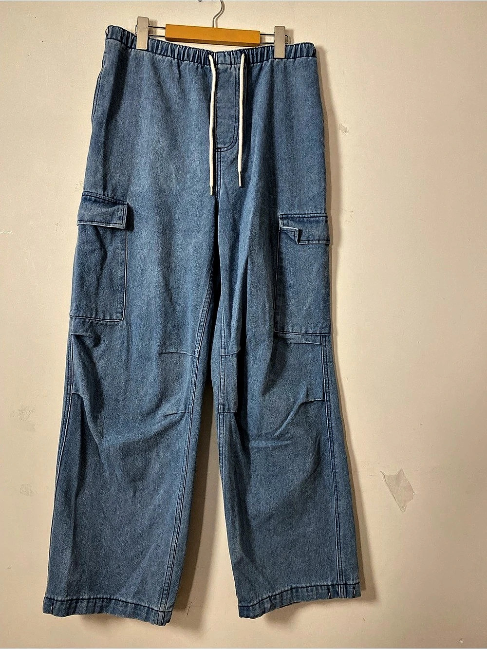 Wide Leg Cargo Jeans in Blue Like New